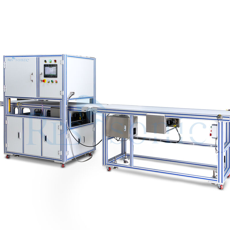 Ultrasone snijmachine met stabiele prestaties voor het snijden van cake's met een breed lemmet en een gemakkelijke bediening voor bakkerijen en horeca