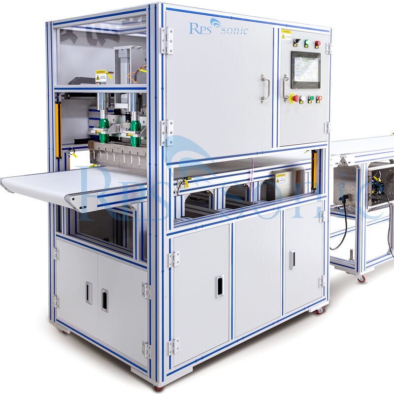 Ultrasone snijmachine met stabiele prestaties voor het snijden van cake's met een breed lemmet en een gemakkelijke bediening voor bakkerijen en horeca